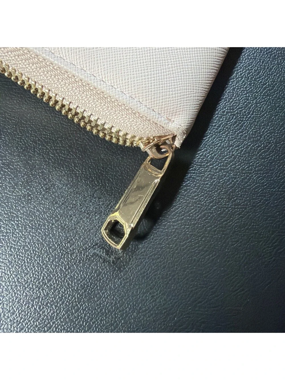 IDEAL OF SWEDEN White Zip Around Wallet Saffiano Style Gold Tone Hardware